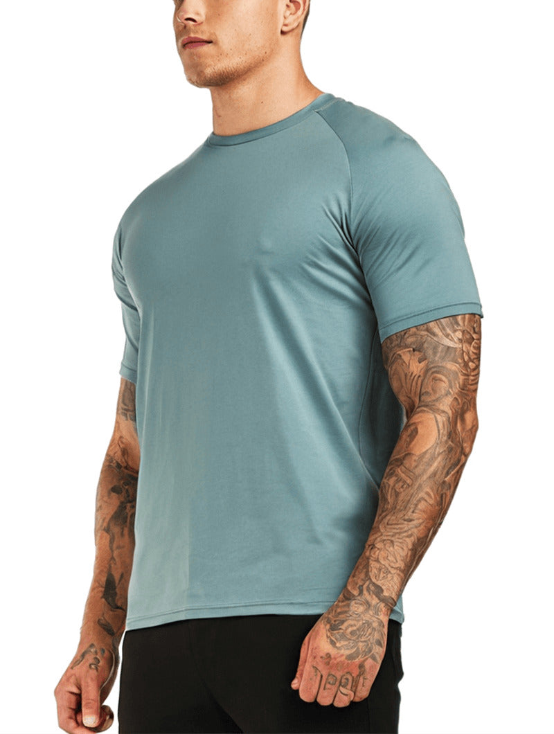 Man wearing a Balinaro Aleano fit green t-shirt for men