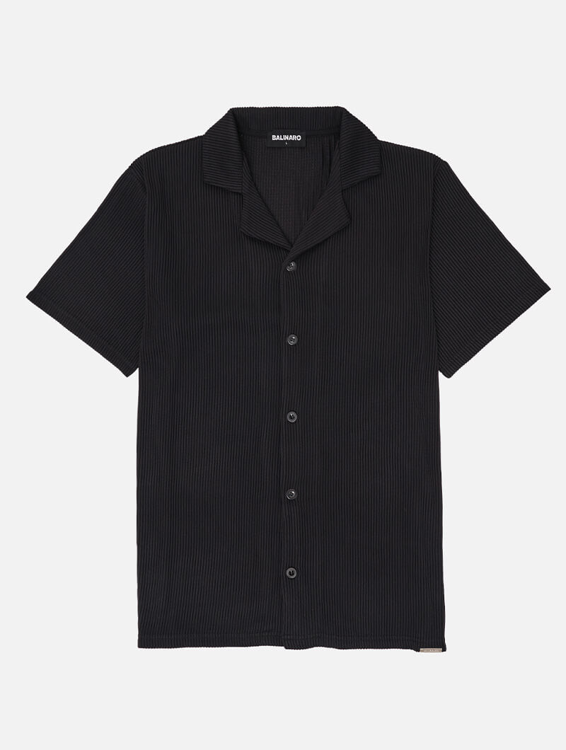  Balinaro Bailey black  Black short-sleeve shirt with open collar on a light gray background