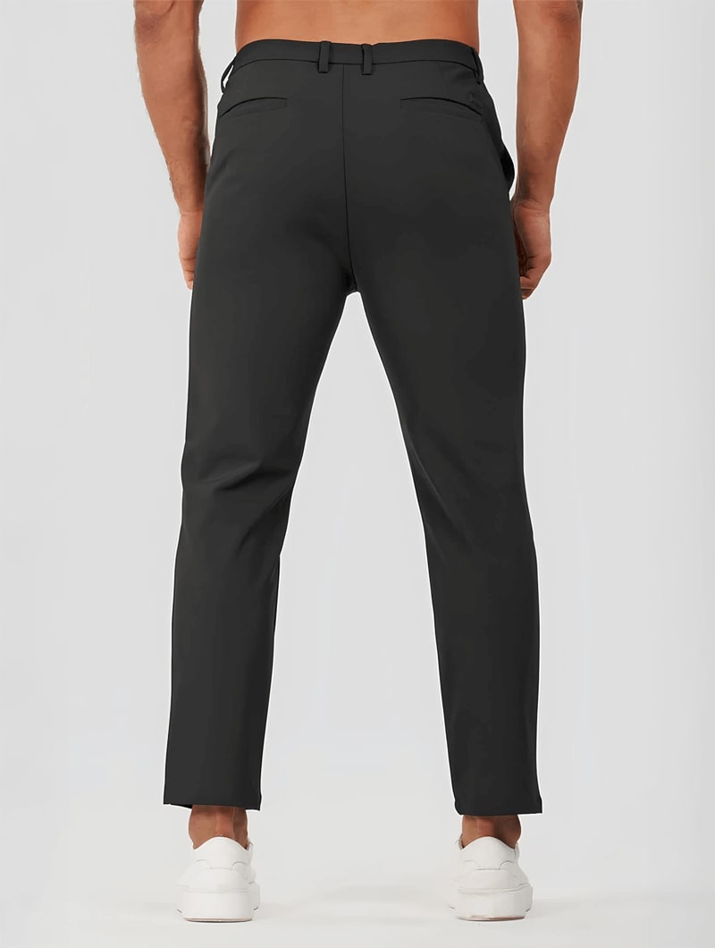 Model in Balinaro Rocio stretch pants black - modern men’s outfit
